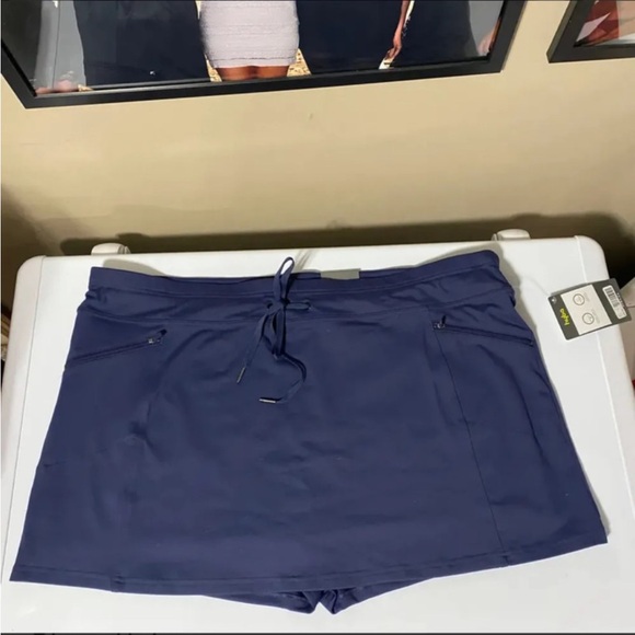 Women’s active blue shorts - Picture 1 of 3